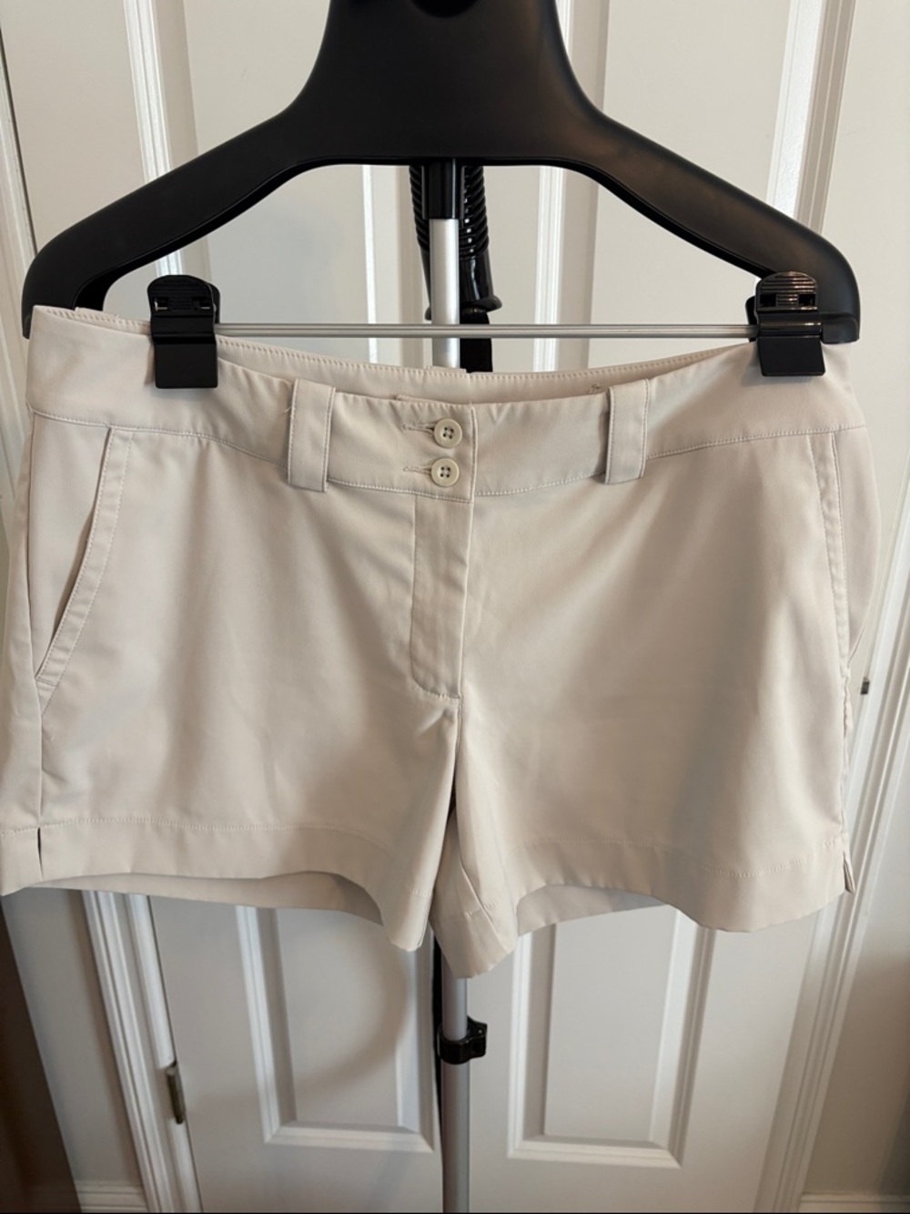 Nike Light Cream Women's Golf Shorts